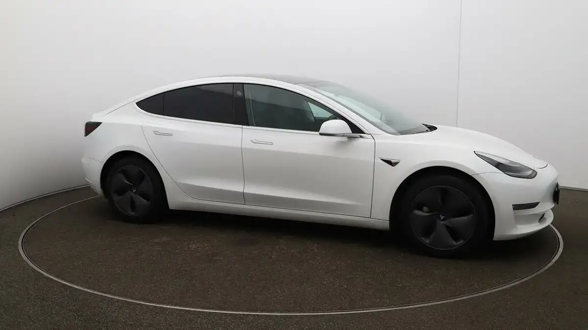 2020-tesla-model-3-e-long-range-big-36