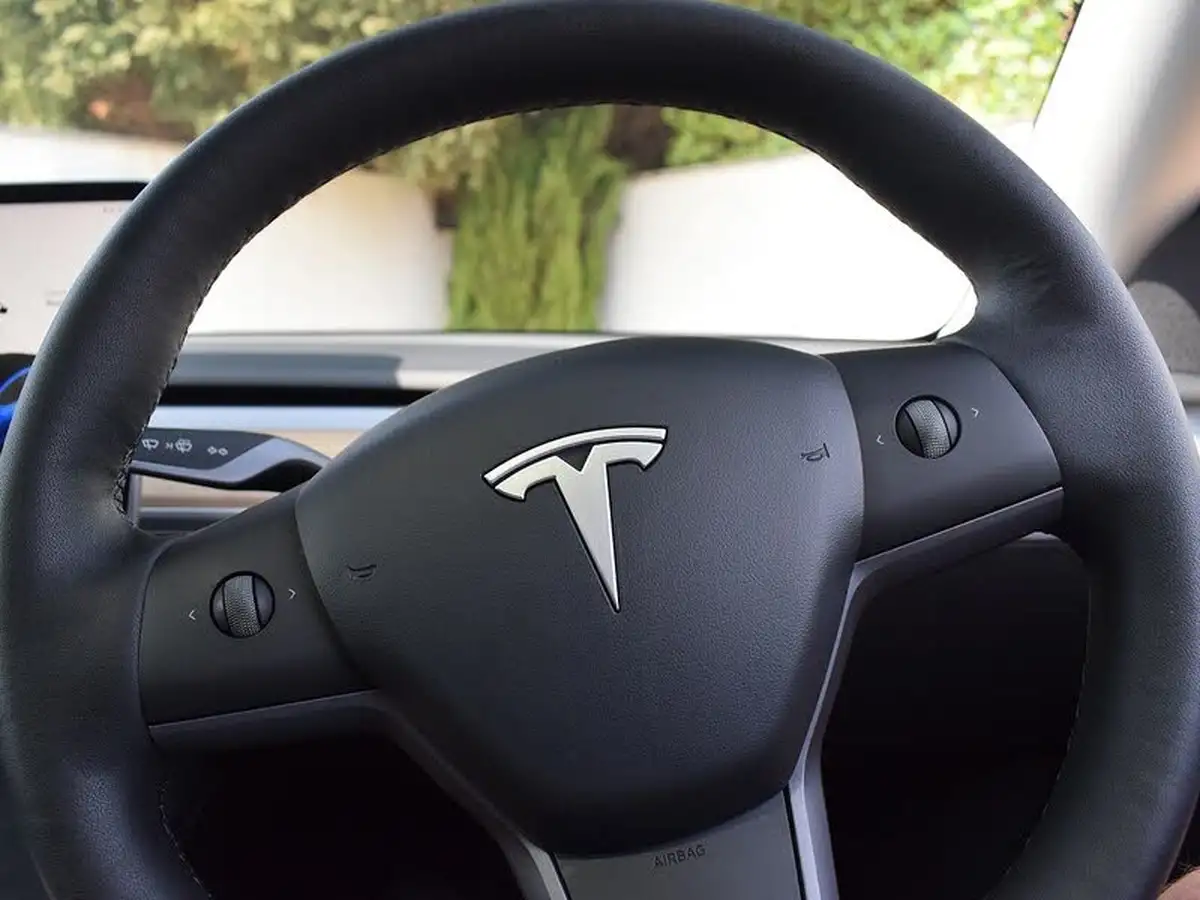 2022-tesla-model-y-e-long-range-big-18
