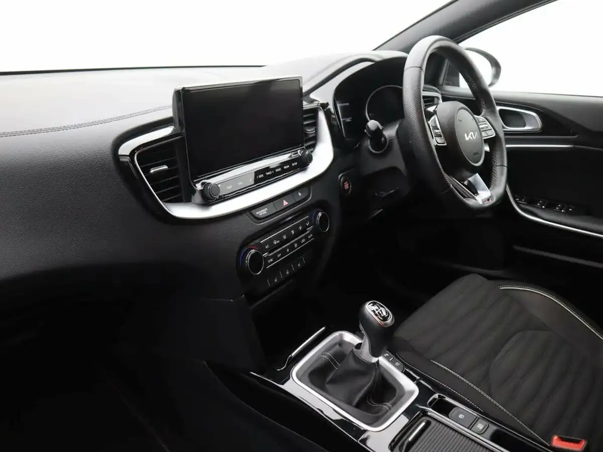 2021-kia-pro-ceed-15-t-gdi-gt-line-big-8