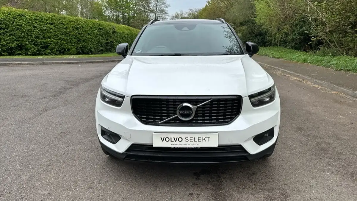 2020-volvo-xc40-15-t3-r-design-big-26