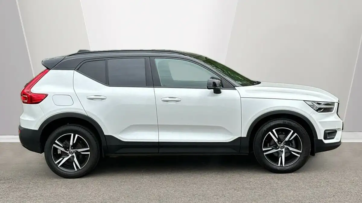 2020-volvo-xc40-15-t3-r-design-big-2