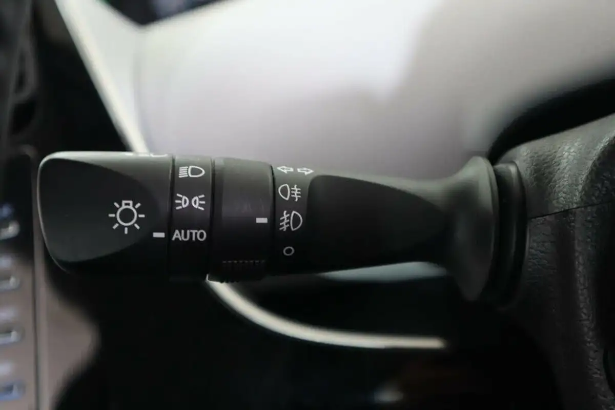 2021-toyota-prius-18-vvt-i-active-big-16
