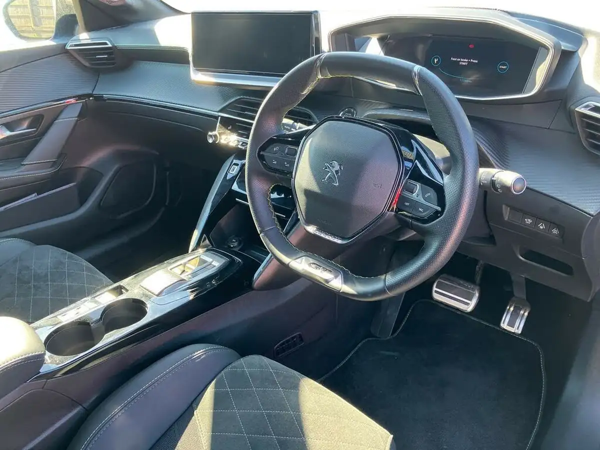 2023-peugeot-208-e-gt-premium-big-7
