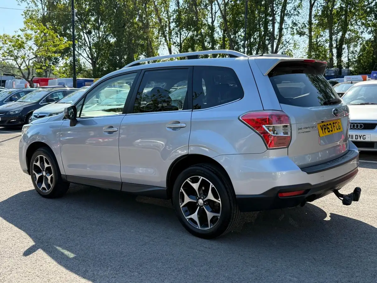 2013-subaru-forester-20-xt-turbo-big-32