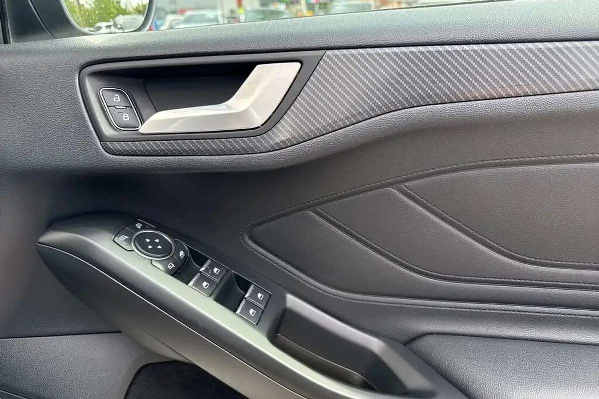 2019-ford-focus-20-st-line-x-estate-auto-big-20