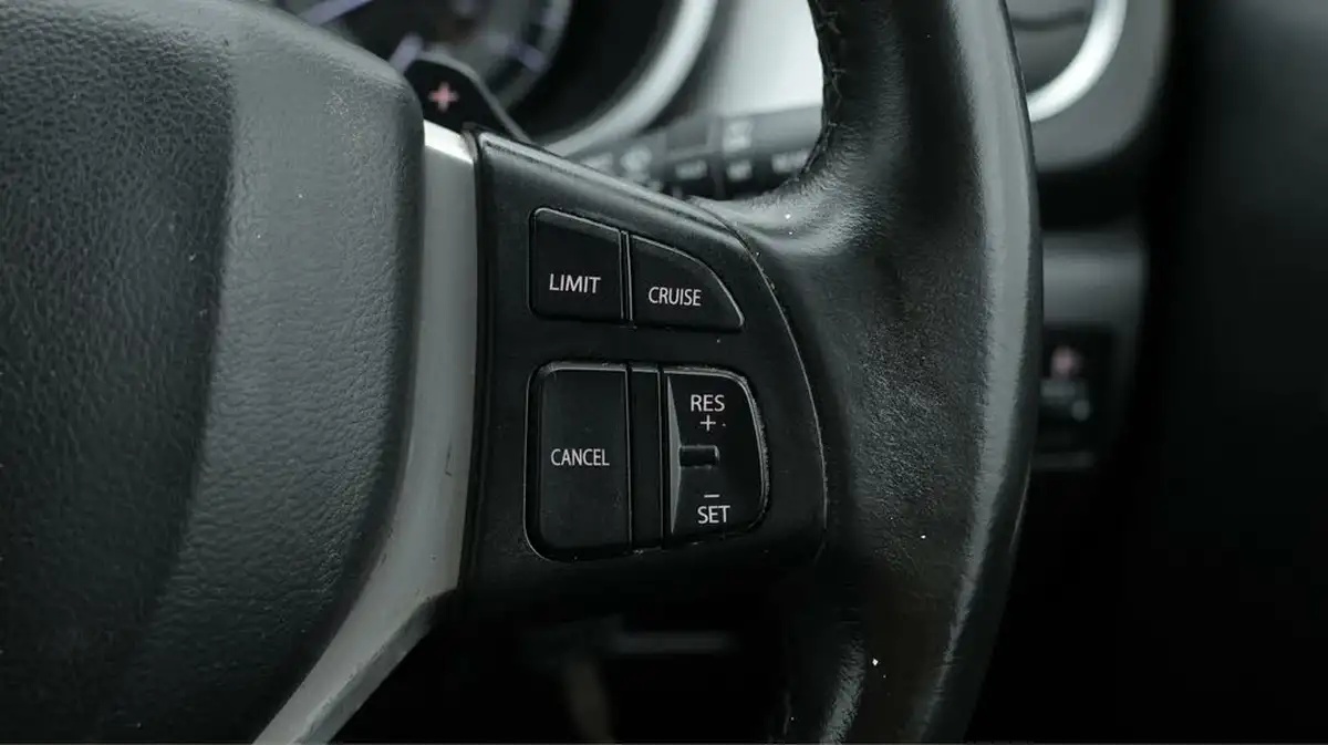 2020-suzuki-vitara-14-boosterjet-sz-t-140ps-auto-big-24