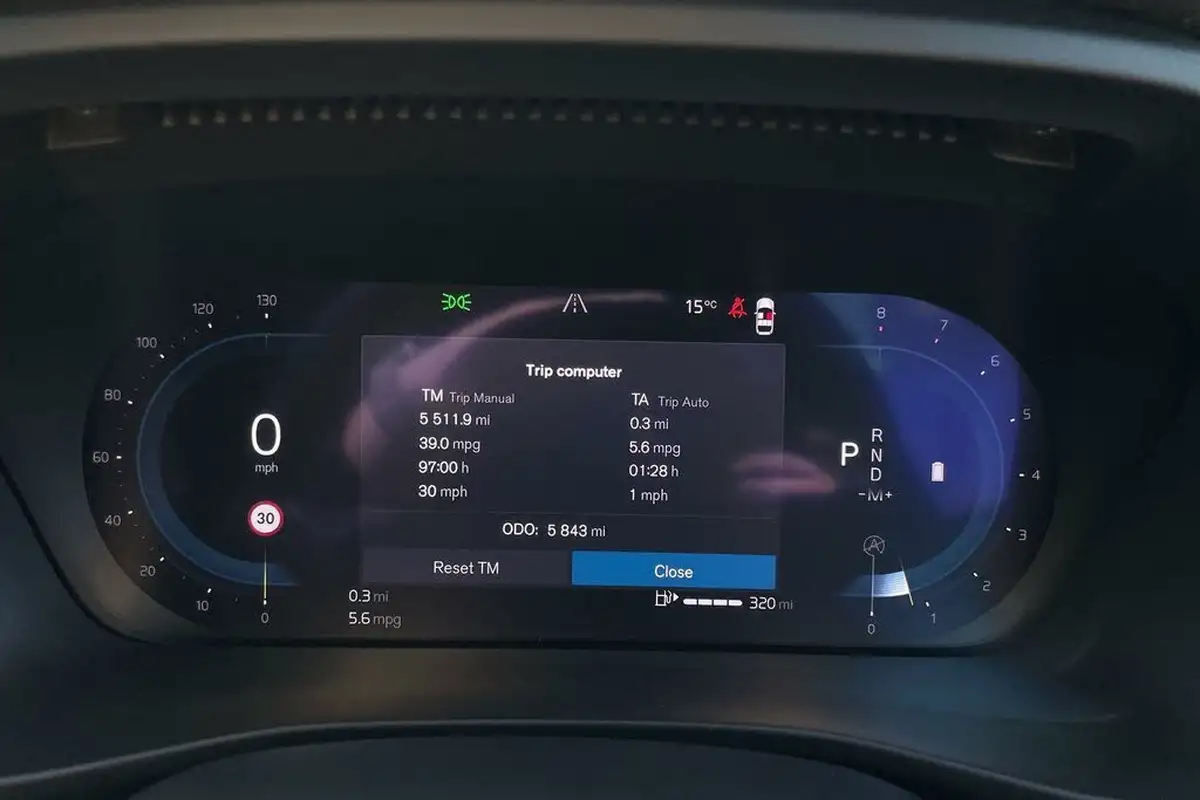 2023-volvo-xc40-20-b3-plus-big-44