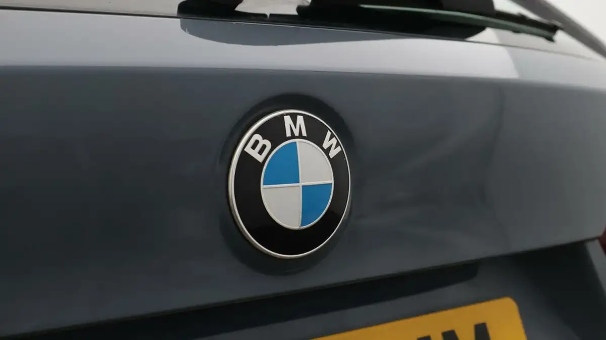 2022-bmw-x1-20-sdrive20i-xline-big-21