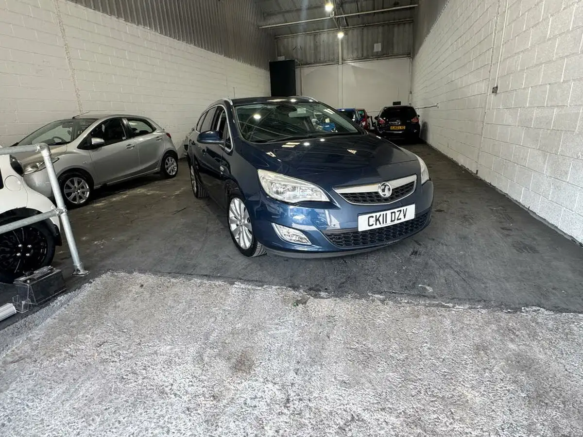 2011-vauxhall-astra-16-se-16v-vvt-115ps-estate-big-4