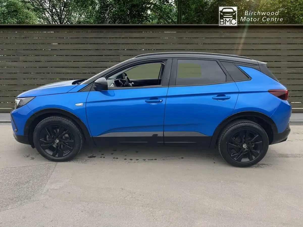 2022-vauxhall-grandland-15td-sri-big-3