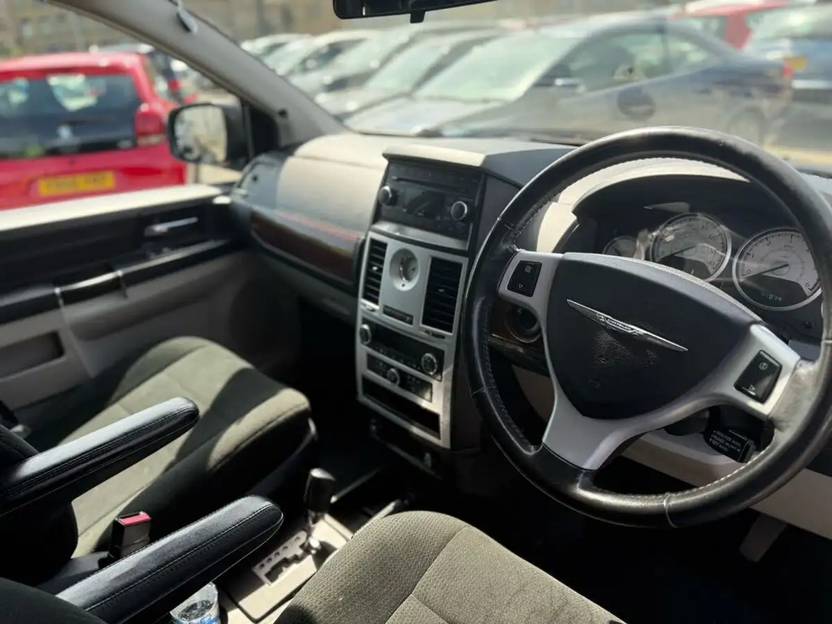 2012-chrysler-grand-voyager-28td-lx-big-7