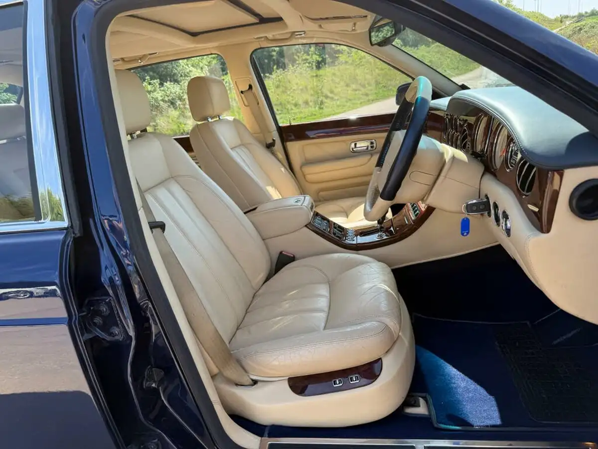 2002-bentley-arnage-68-r-big-57