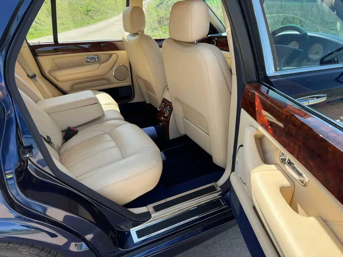 2002-bentley-arnage-68-r-big-5