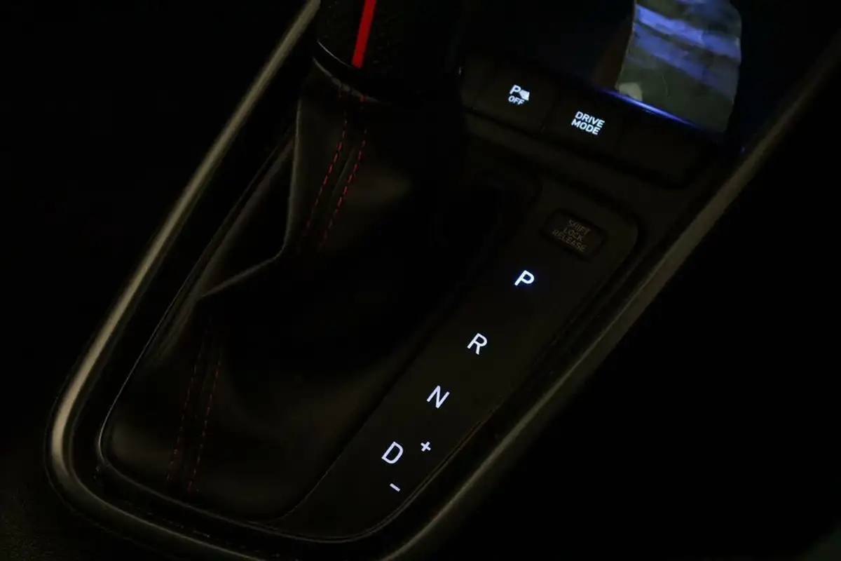 2024-hyundai-i20-10-t-gdi-n-line-dct-big-27