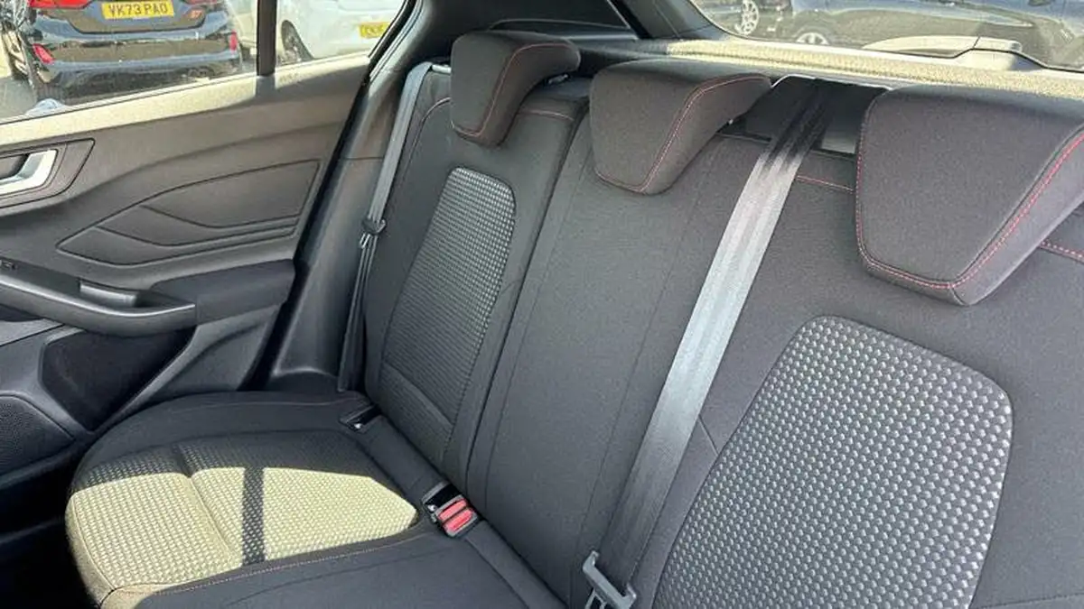 2024-ford-focus-10t-st-line-125ps-hatchback-big-27