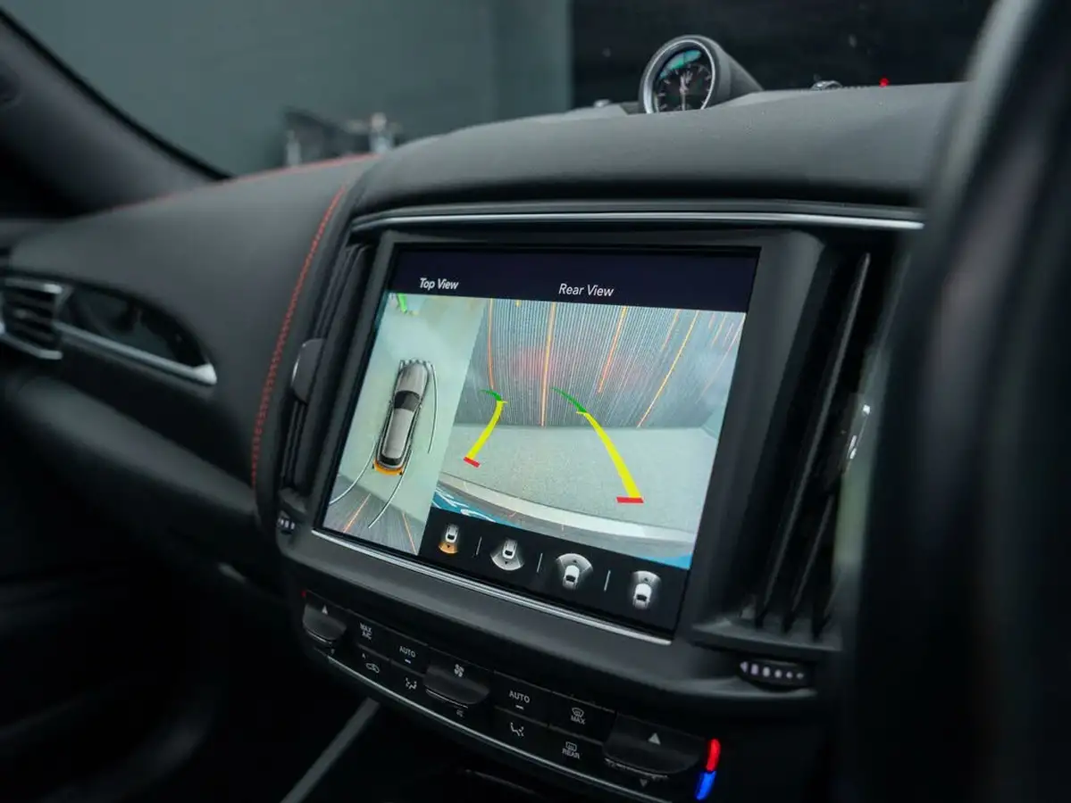 2021-maserati-levante-30-gransport-big-5
