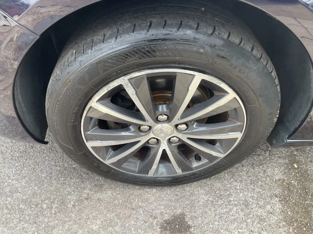 2015-peugeot-308-12-sportium-130bhp-big-35