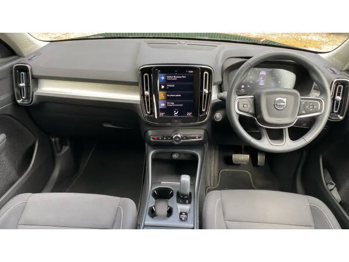 2022-volvo-xc40-15-t3-momentum-auto-big-19