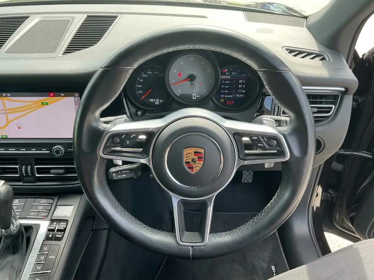2021-porsche-macan-30-s-big-38