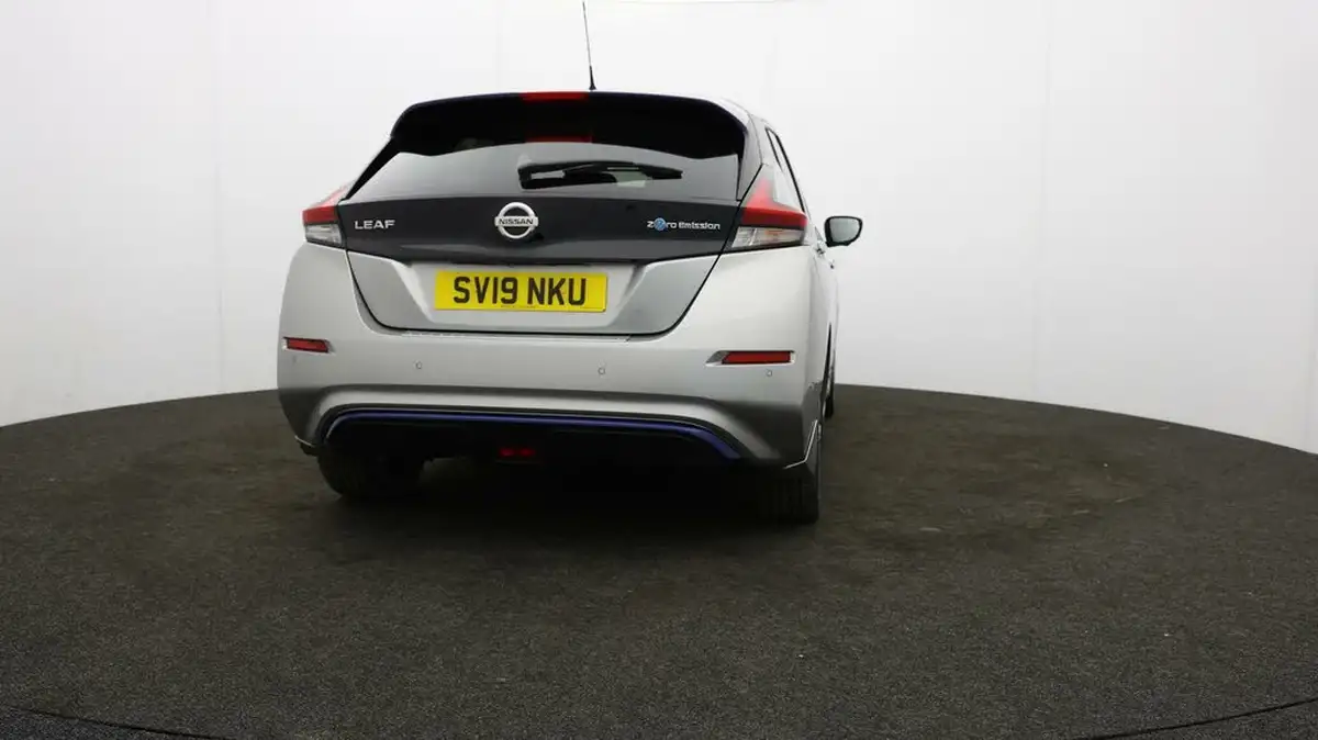 2019-nissan-leaf-e-tekna-big-68
