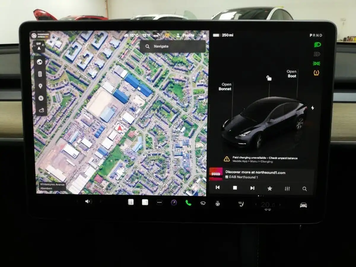 2023-tesla-model-y-e-long-range-big-11