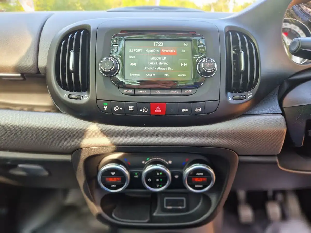 2015-fiat-500l-14-lounge-95bhp-big-37