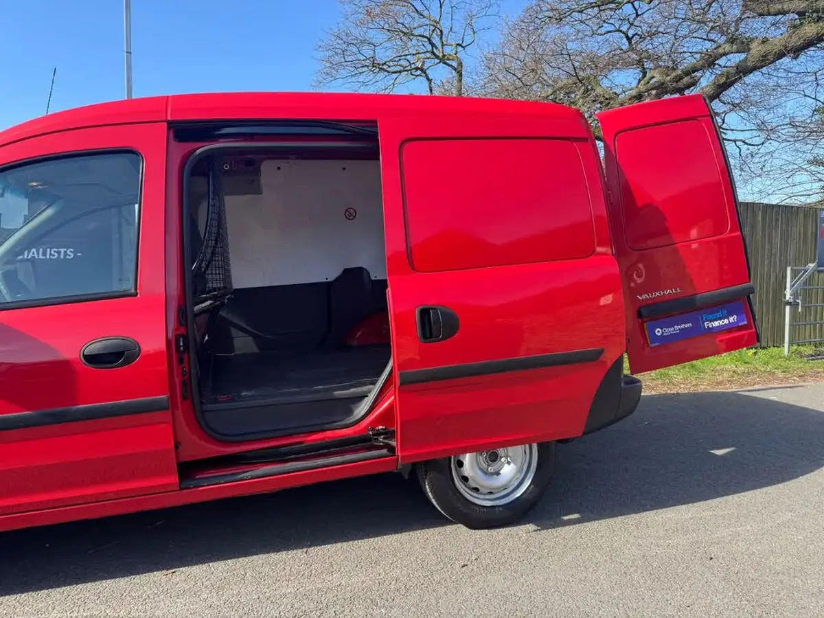 2010-vauxhall-combo-13td-1700-panel-big-6