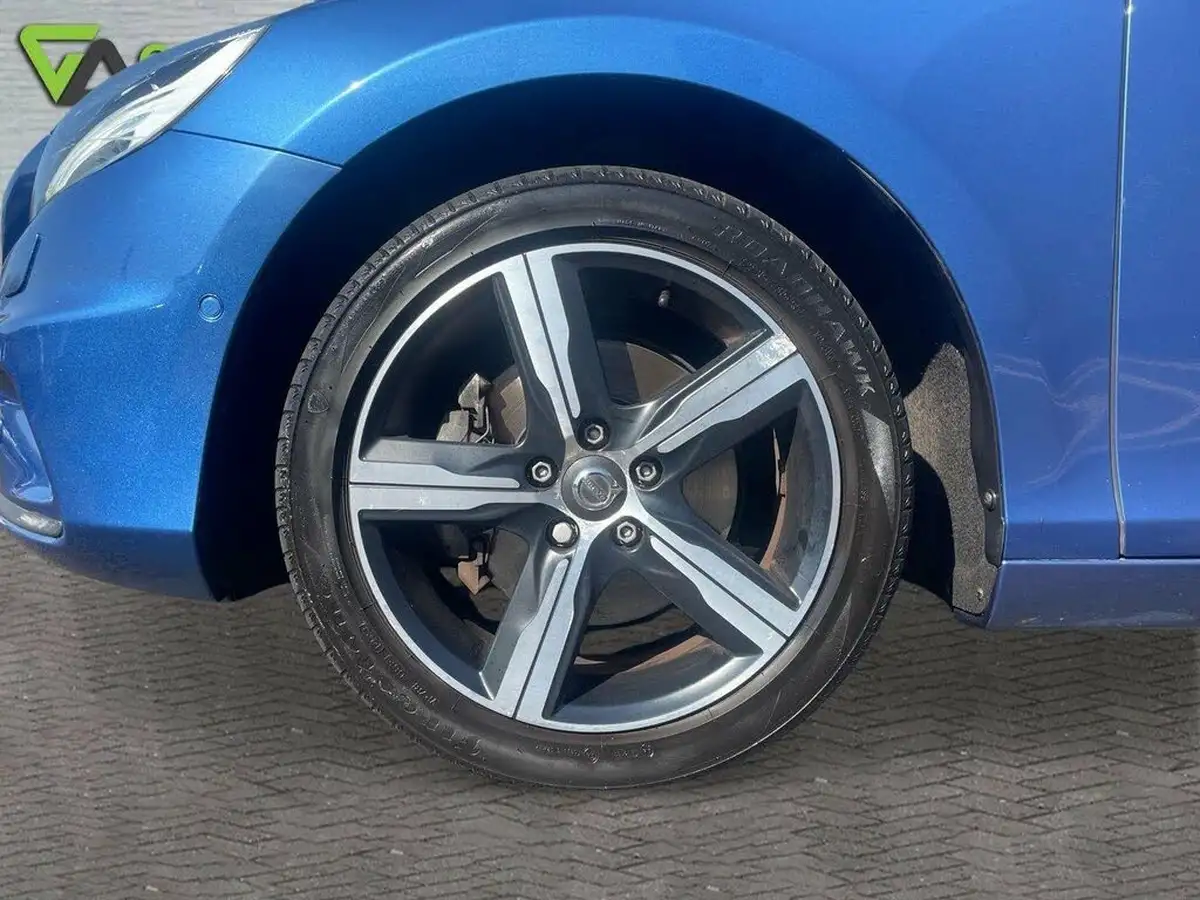 2018-volvo-v40-20-t3-r-design-nav-plus-big-11