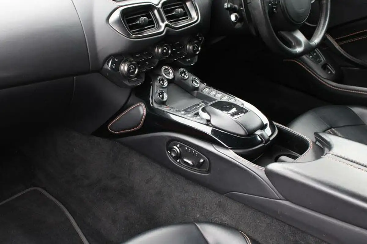 2022-aston-martin-vantage-40-v8-vantage-roadster-auto-big-19