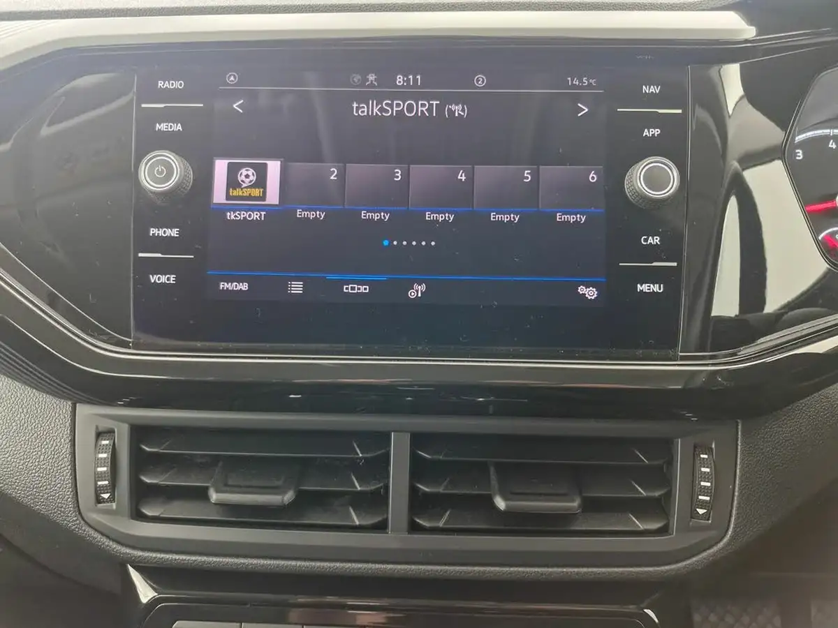 2022-volkswagen-t-cross-10-tsi-black-edition-110ps-dsg-big-25