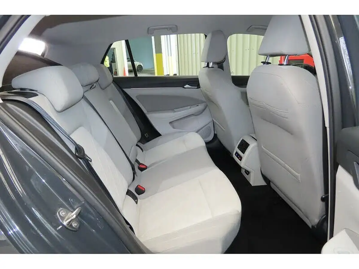 2021-volkswagen-golf-15-tsi-style-130ps-hatchback-big-10