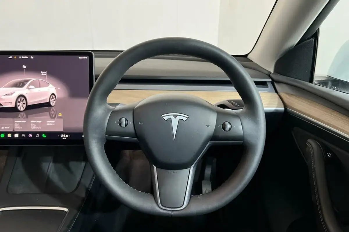 2022-tesla-model-y-e-long-range-big-11