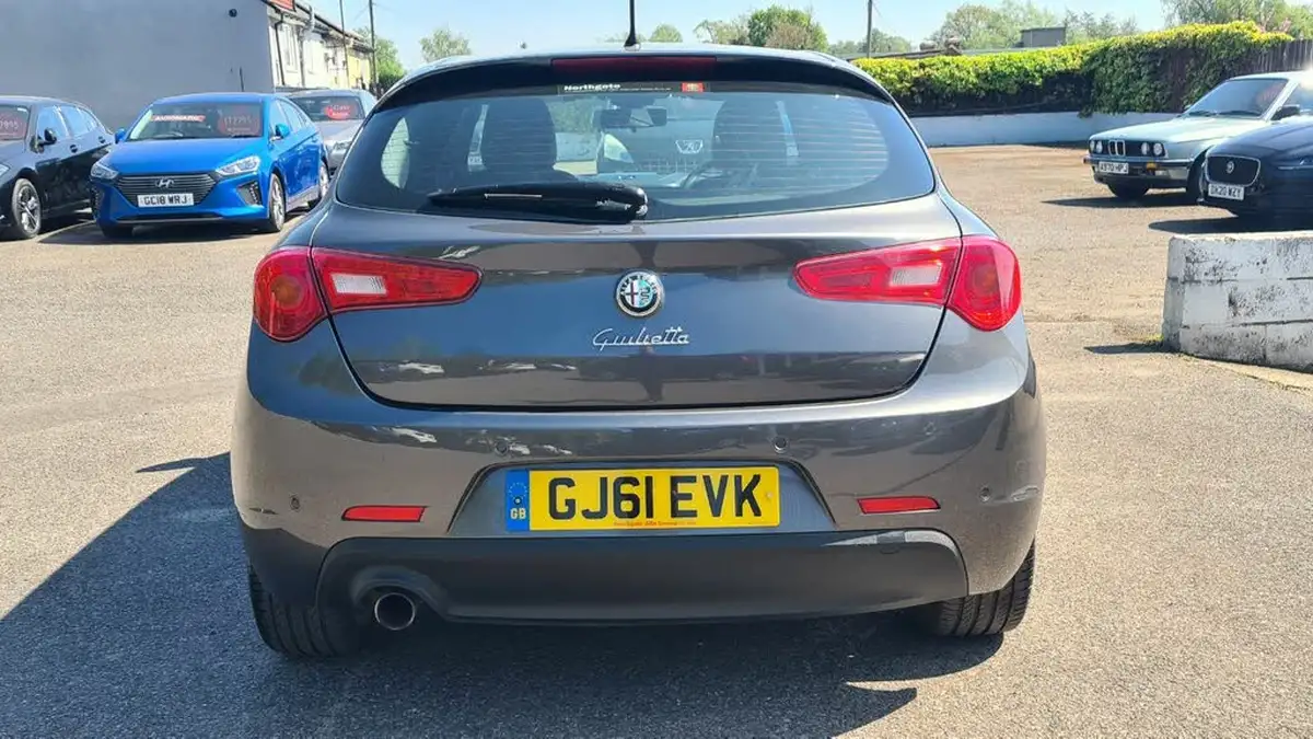 2011-alfa-romeo-giulietta-14-veloce-multiair-170bhp-big-7
