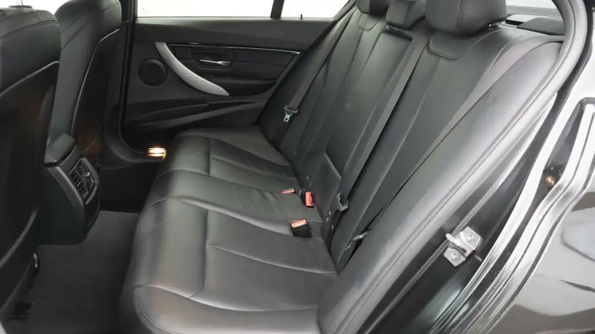 2017-bmw-3-series-30td-330d-xdrive-m-sport-saloon-4d-big-15