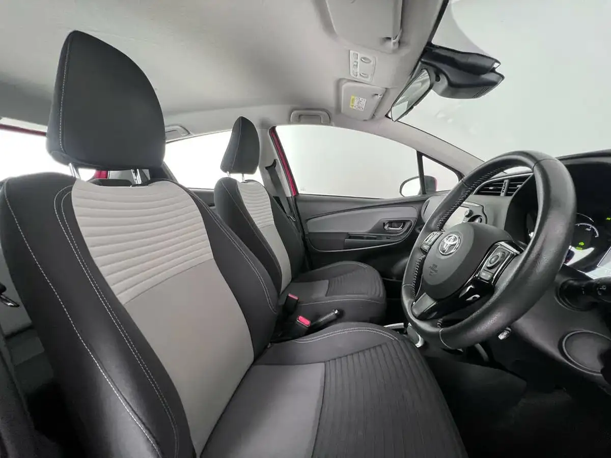2019-toyota-yaris-15-vvt-i-icon-tech-98bhp-hybrid-1497cc-e-cvt-big-11