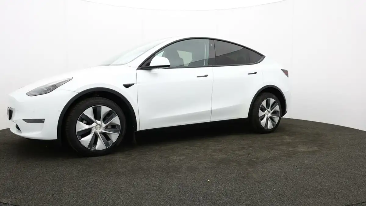 2022-tesla-model-y-e-long-range-big-56