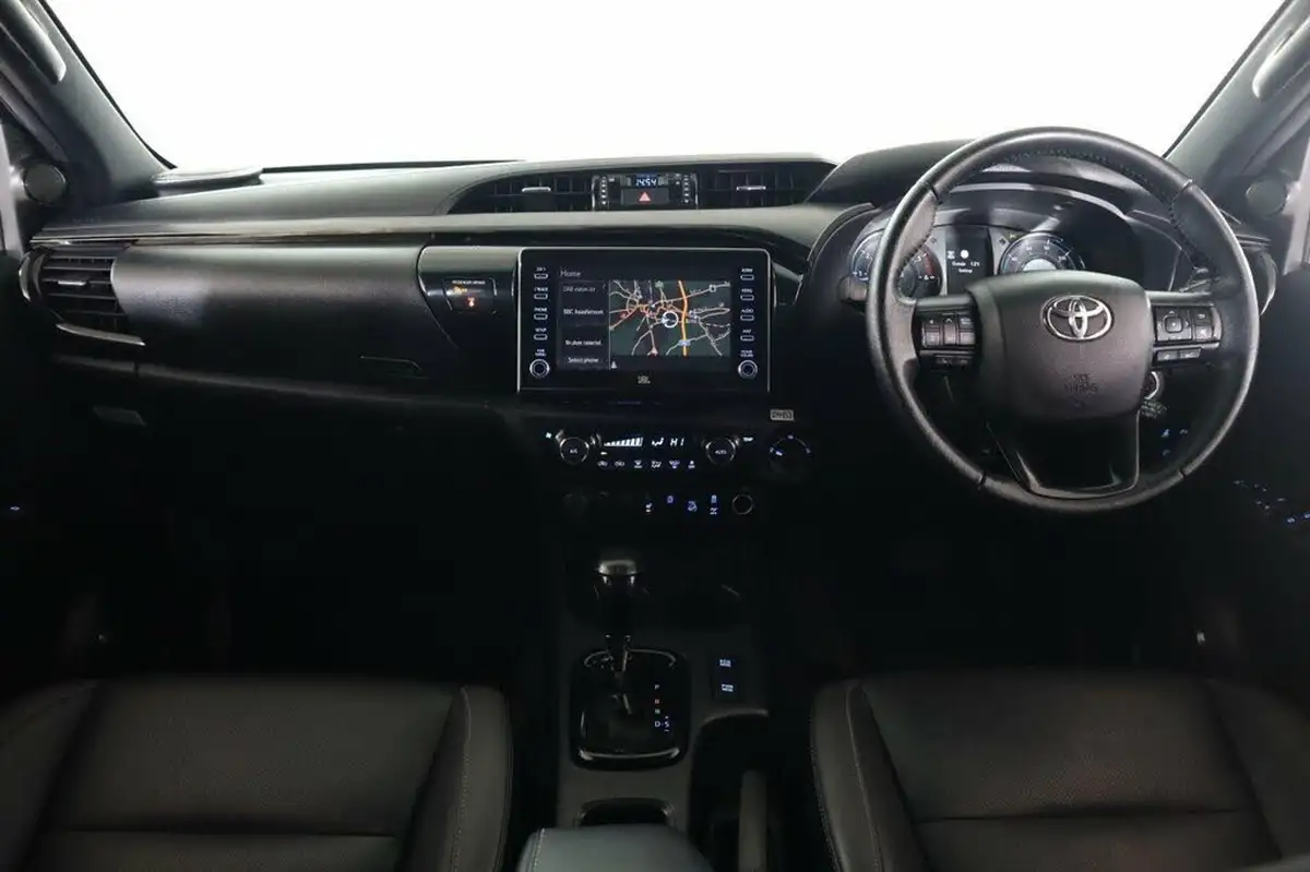 2021-toyota-hi-lux-28d-4d-invincible-x-at35-204hpeu6dt-e-big-28