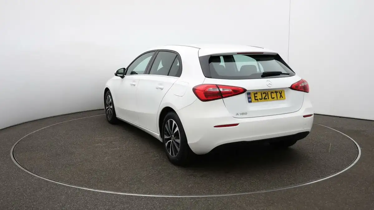 2021-mercedes-benz-a-class-13-a180-se-7g-dct-big-52