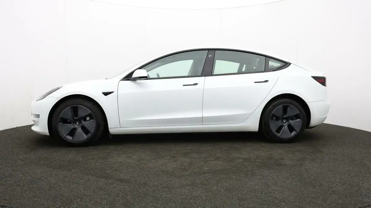 2022-tesla-model-3-e-long-range-big-61