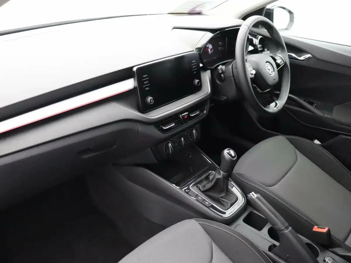 2023-skoda-fabia-10-mpi-colour-edition-big-11