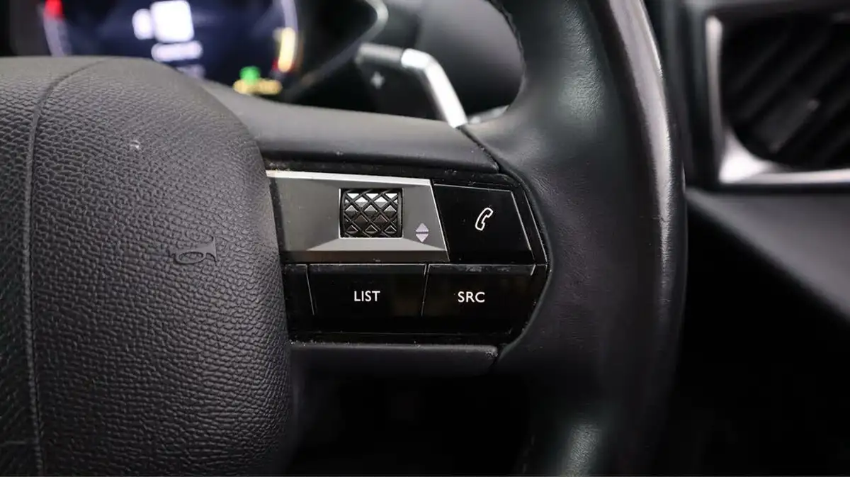 2022-ds-ds-3-crossback-12-puretech-rivoli-130ps-big-24