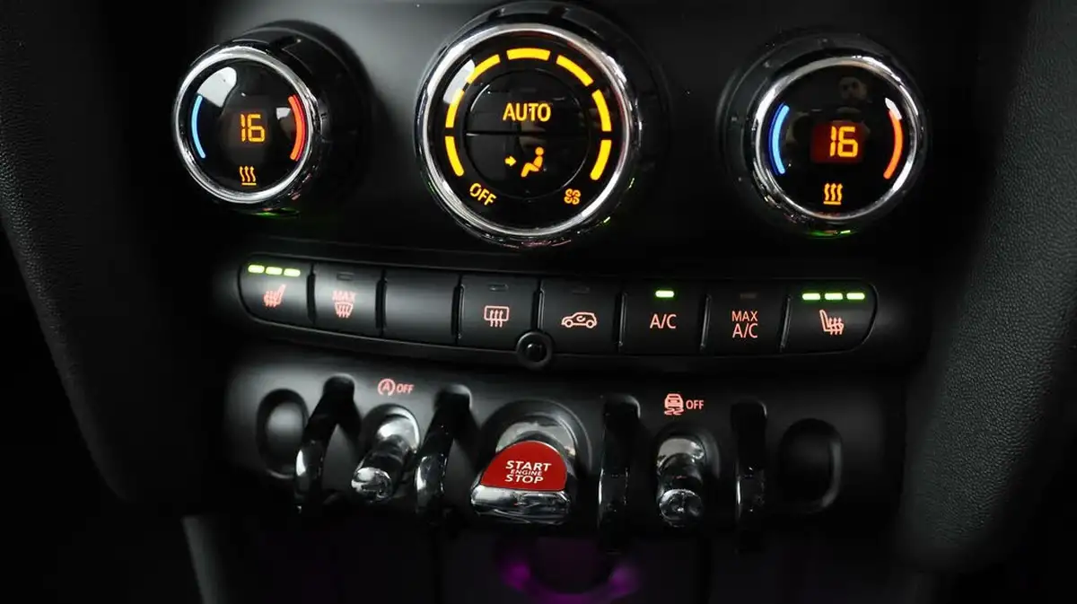 2020-mini-cooper-15-one-classic-3d-big-11