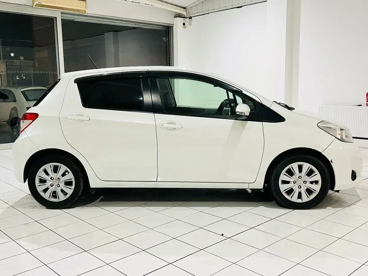 2011-toyota-yaris-133-tr-vvt-i-99bhp-5d-big-8