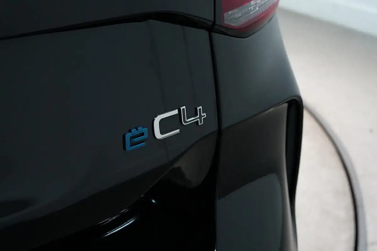 2022-citroen-c4-e-shine-plus-big-11