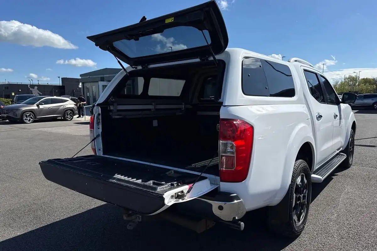 2020-nissan-navara-23dci-tt-tekna-8-navileather-auto-big-33