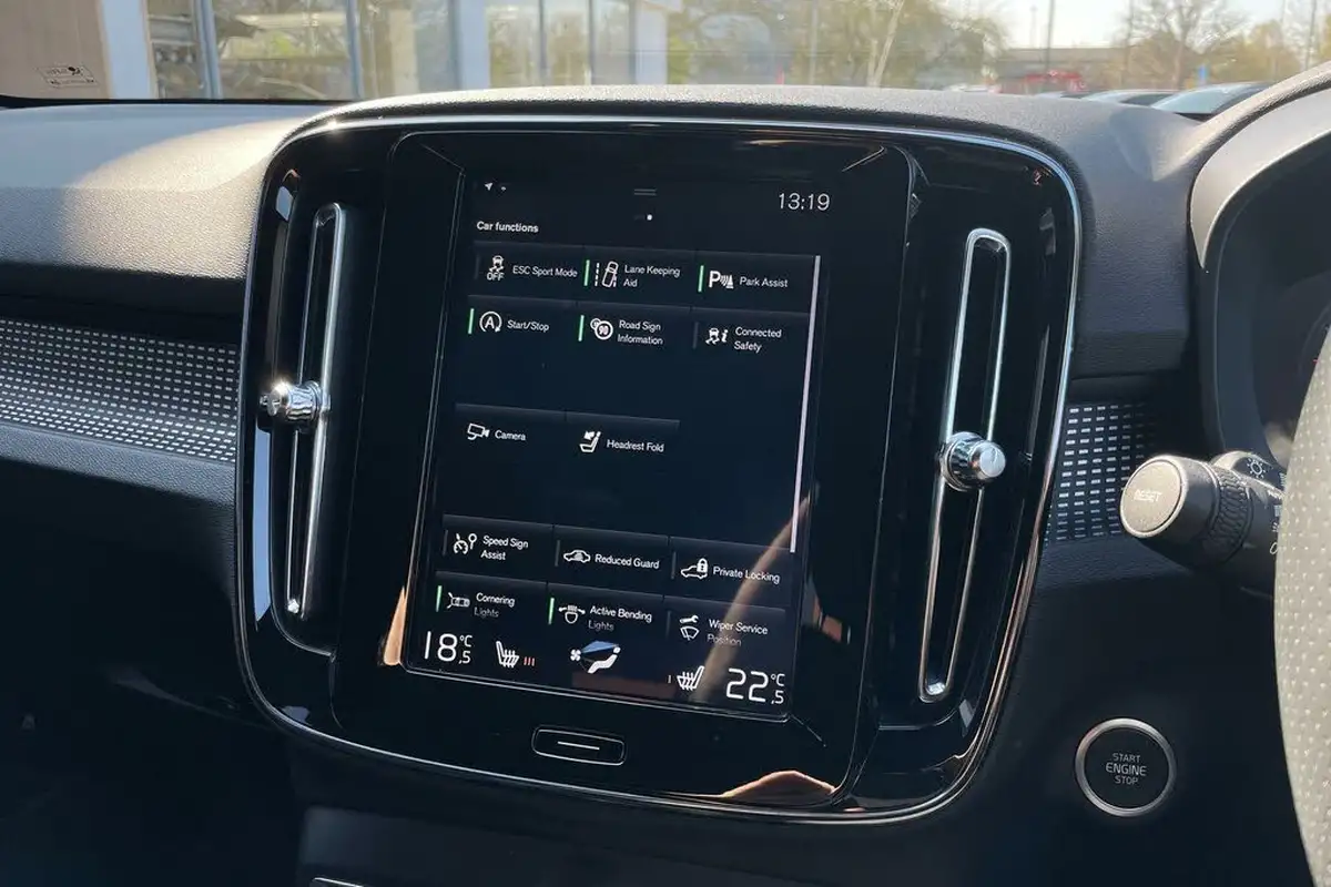 2020-volvo-xc40-20-t4-r-design-pro-big-40