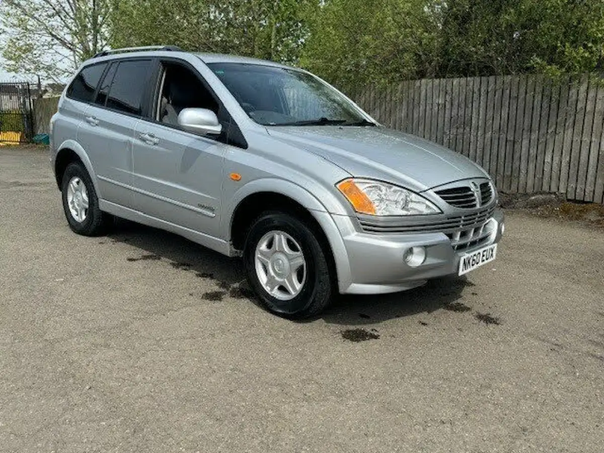 2010-ssangyong-kyron-big-15