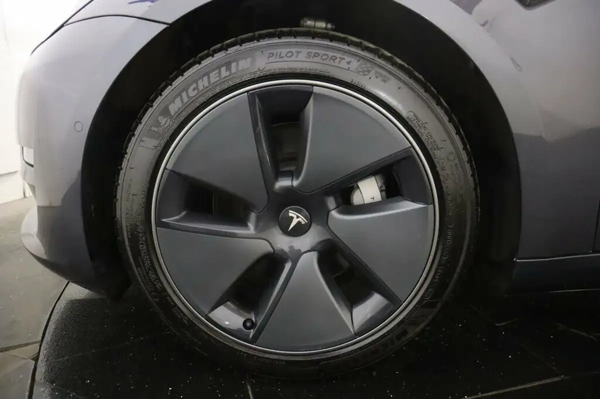 2021-tesla-model-3-e-long-range-awd-big-35