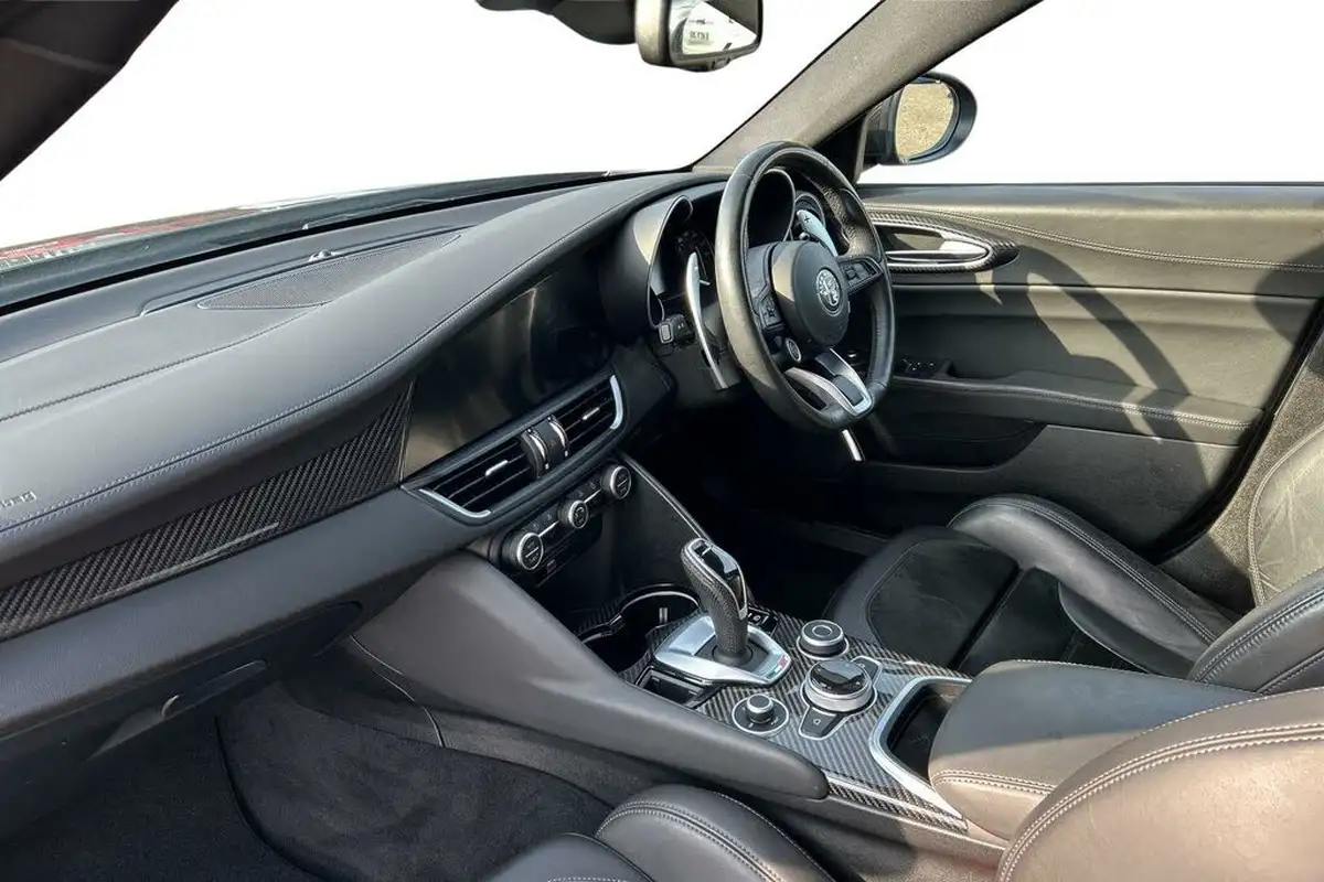 2022-alfa-romeo-giulia-20-veloce-ti-big-5