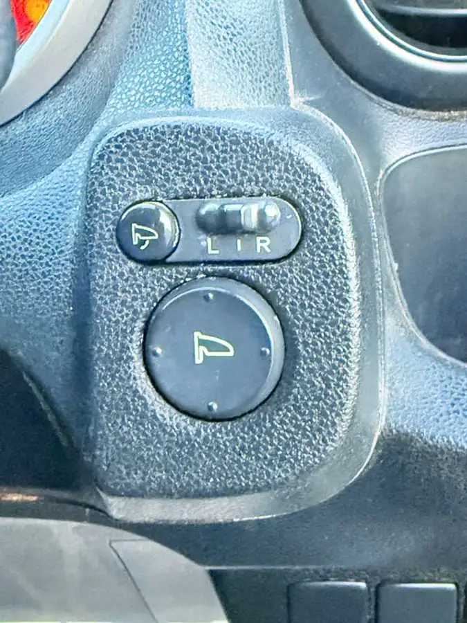 2009-honda-jazz-14-es-t-big-30